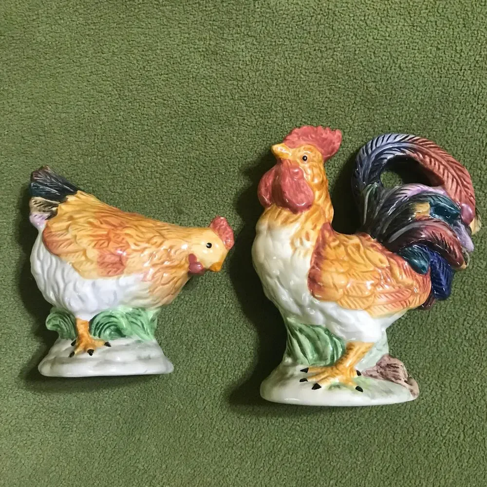 Rooster and‎ Hen Chicken Pecking Salt & Pepper Shakers Set